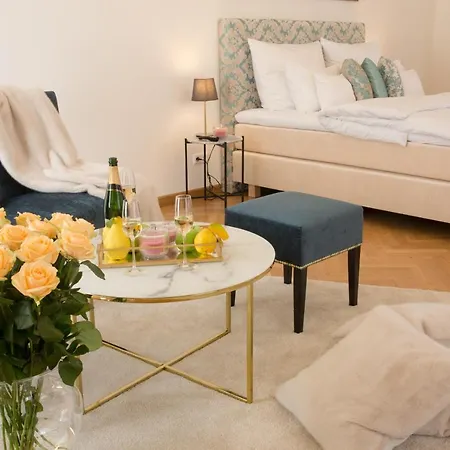 Palais Gutenberg L'atelier * Klagenfurt am Woerthersee