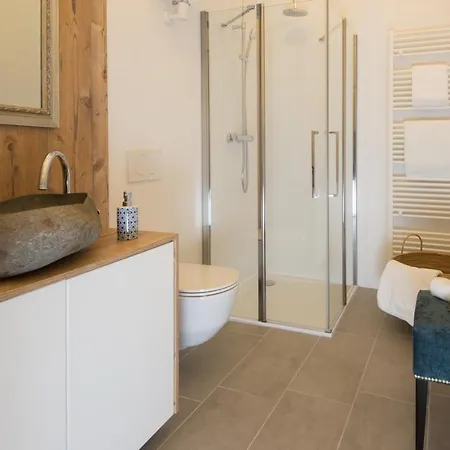 Palais Gutenberg L'atelier * Klagenfurt am Woerthersee